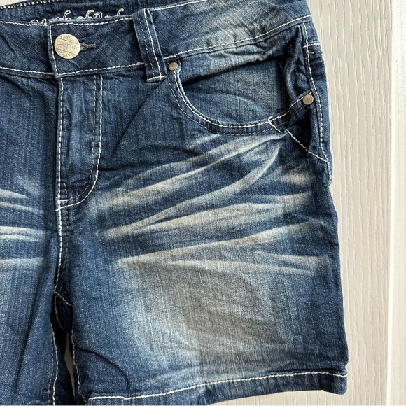 Myth of Jade Short - Picture 3 of 6